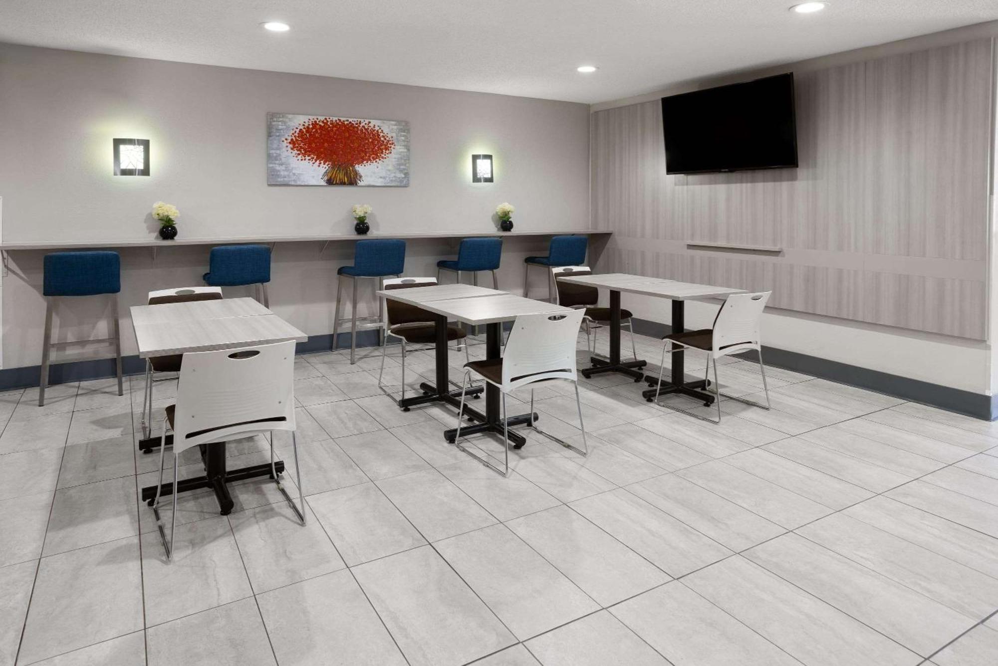 Microtel Inn By Wyndham Raleigh-Durham Airport Моррісвілл Екстер'єр фото